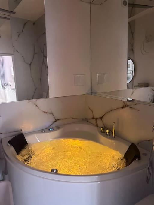 Salt Inn Apartments No 2 - Jacuzzi Wieliczka Ngoại thất bức ảnh